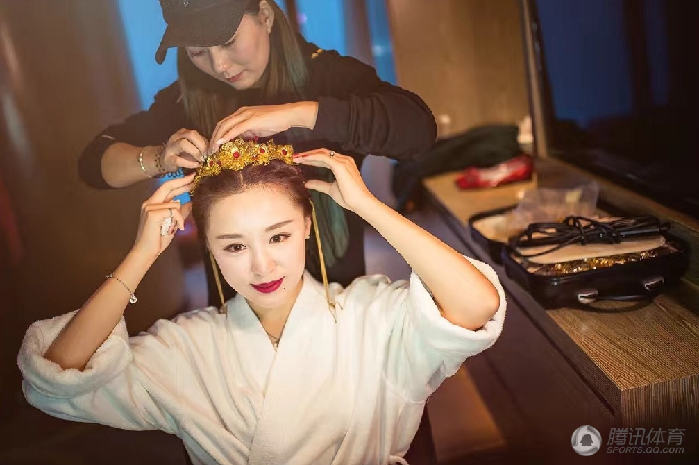 孙世林漂亮娇妻神似林心如 度蜜月浪漫拥吻(组图)