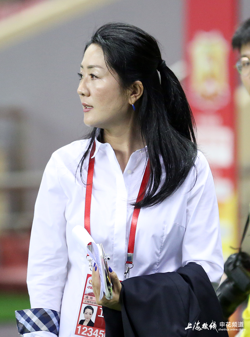 申花新闻官浦玮工作美照英姿飒爽处事干练组图